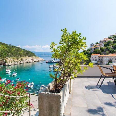 Seafront Apartment With Amazing Seaview Vrbnik  Εξωτερικό φωτογραφία